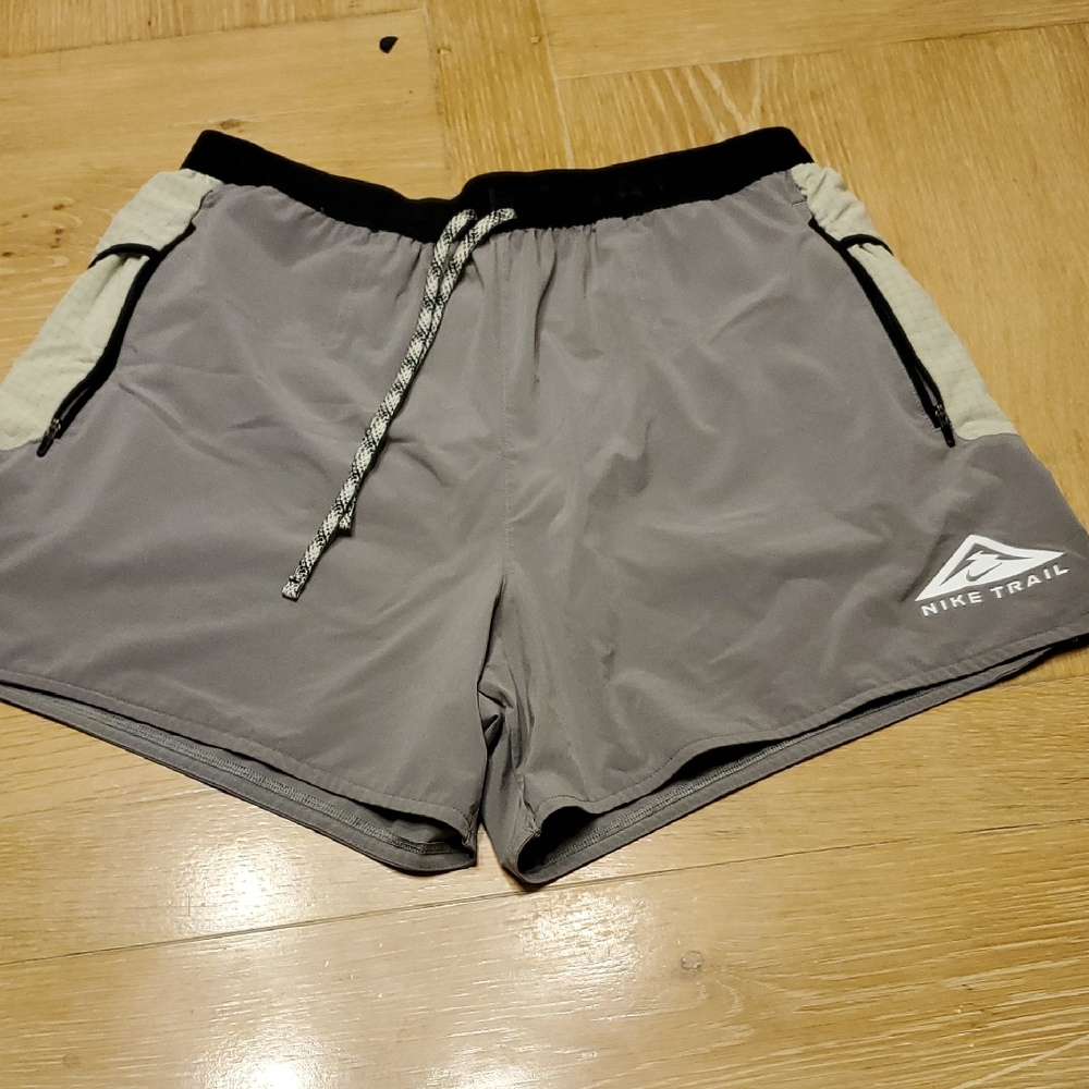 Nike Trail Dri-FIT 5" running shorts in grey, men’s size XL. Lined
